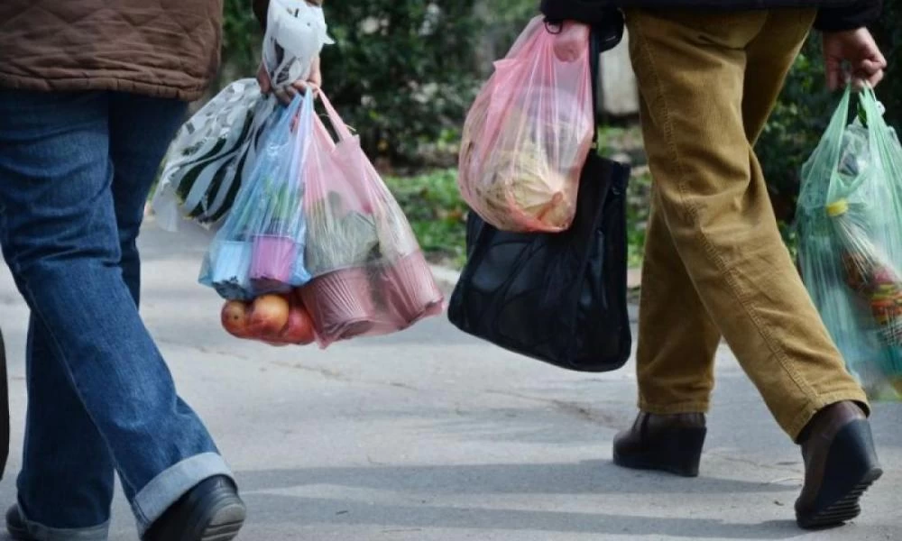 Λιανεμπόριο: Τι αλλάζει σε πλαστικές σακούλες, τυριά, αλλαντικά και κρέας